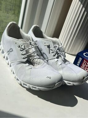On Running Cloudflow Women’s Running Shoes - White